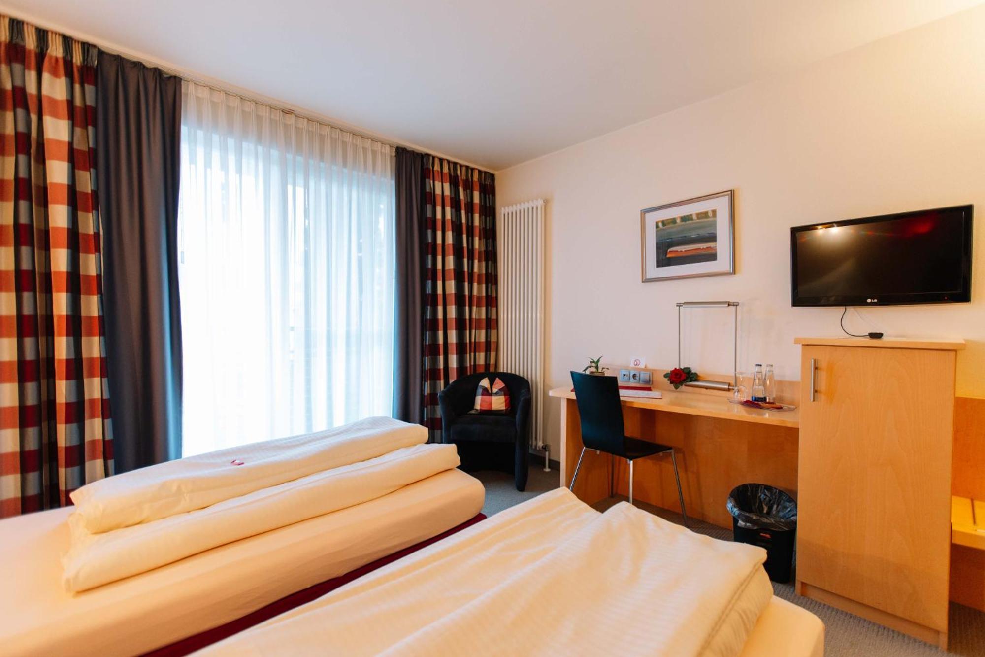 Landhotel Gasthof Drexler Gbr Fuerstenfeldbruck Exteriör bild