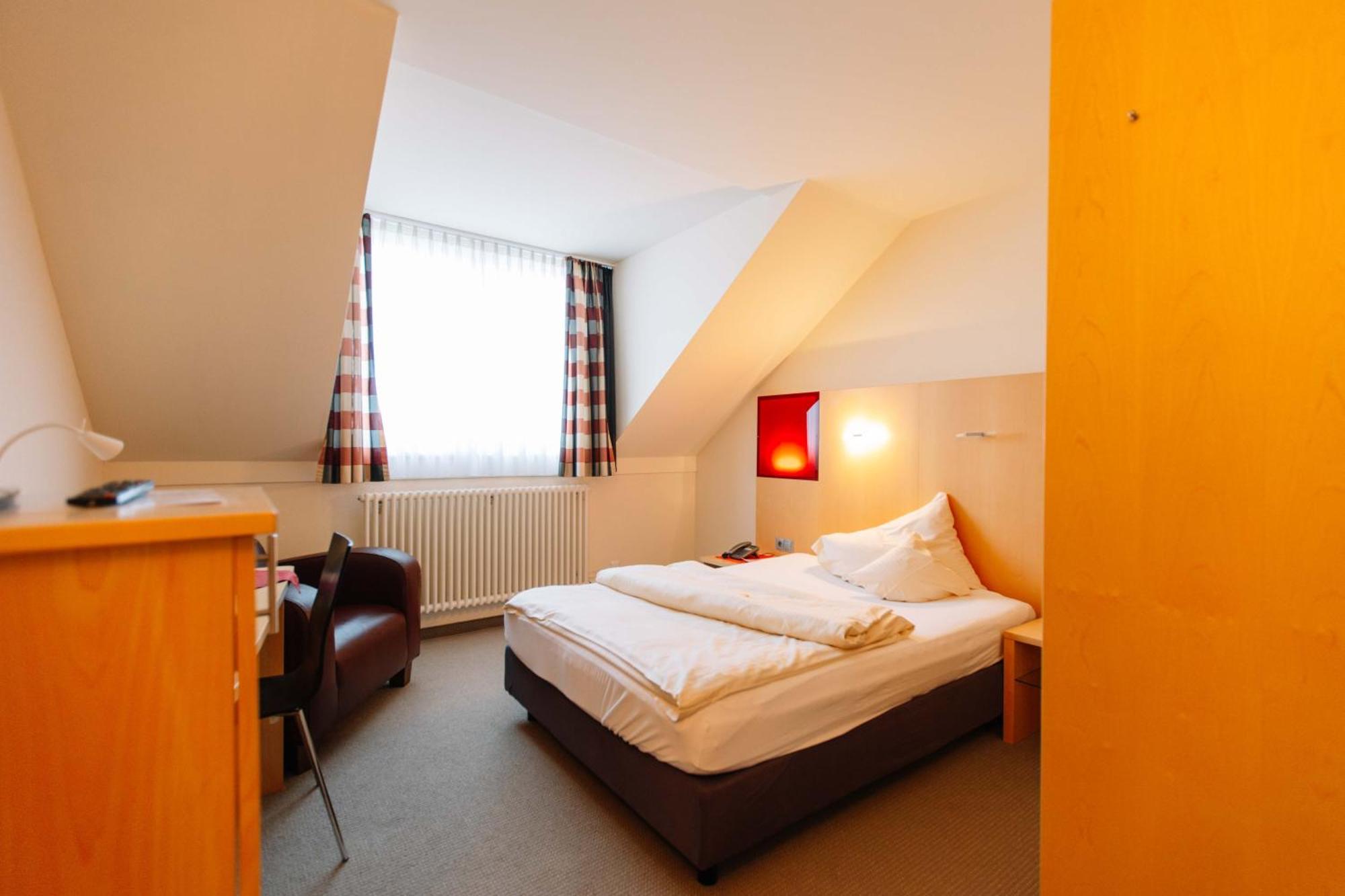 Landhotel Gasthof Drexler Gbr Fuerstenfeldbruck Exteriör bild