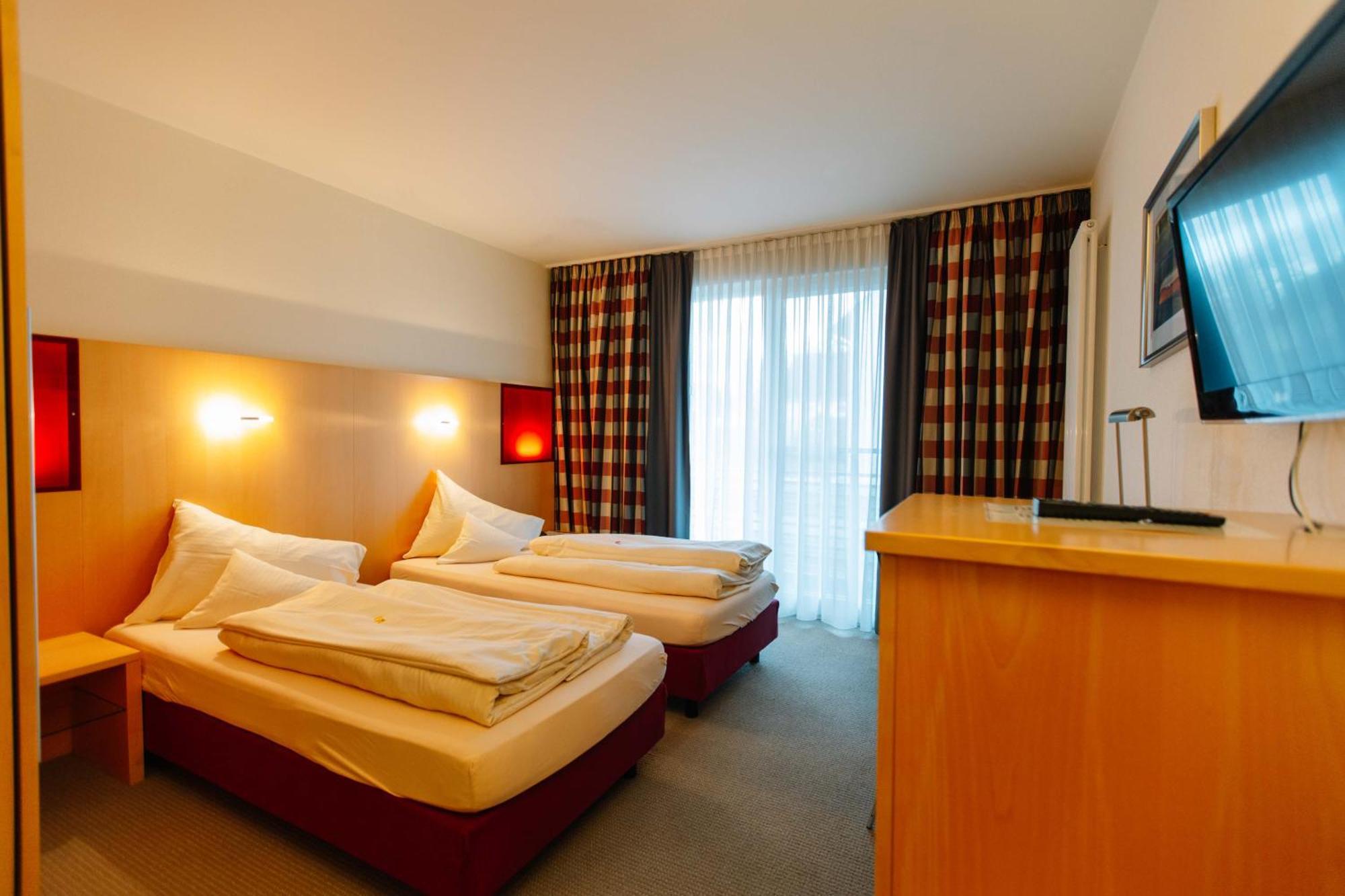 Landhotel Gasthof Drexler Gbr Fuerstenfeldbruck Exteriör bild